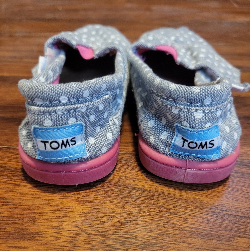 TOMS Size T8.
Grey polka dot - Picture 5 of 9